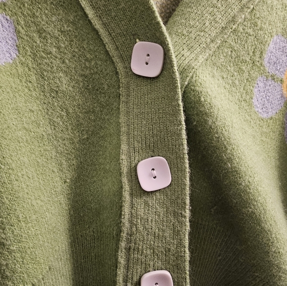 JUNIORS SIZE LARGE SWEATER - Picture 2 of 5